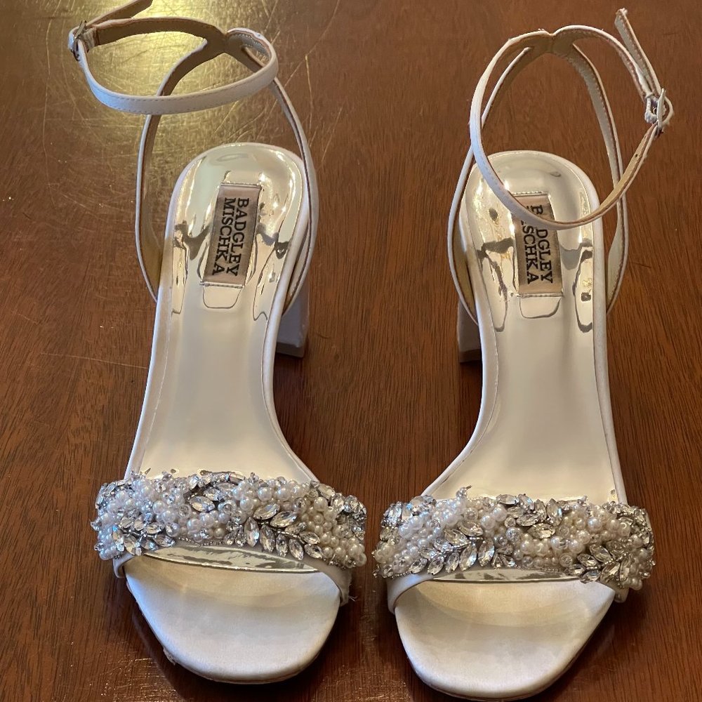 Badgley Mischka Clara Embellished Sandal Soft White Satin Size 7.5